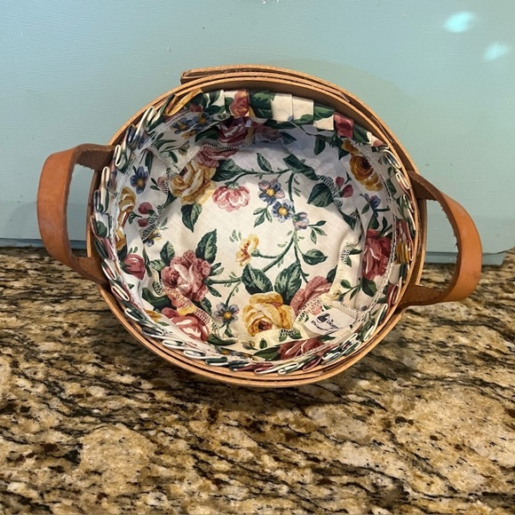 Longaberger 7" Round Basket 1995 Leather Handles & floral liner - Picture 1 of 6